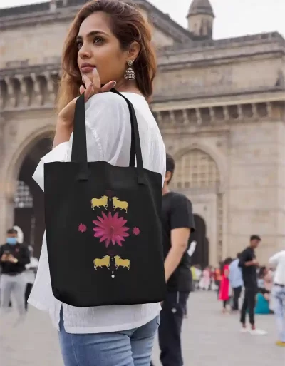 Totebag Pichwai Cows Black CVR